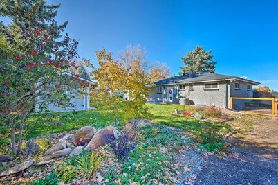 3 Mi to Olde Town Arvada: Modern Duplex w/ Patio!