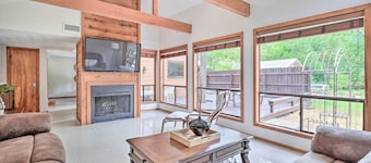 Bryan Home w/ Deck & Yard ~ 4 Mi to Texas A & M!