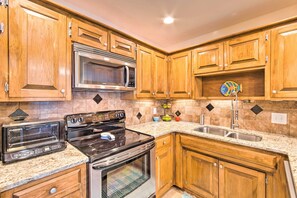 Apartment (2 Bedrooms) | Interior - N Topsail Beach Condo: Panoramic Ocean Views! (Sneads Ferry)