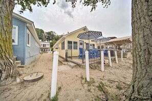 Cottage (3 Bedrooms) | Interior - 1 Mi to Presque Isle: Waterfront Lake Erie Cottage (Erie)