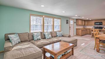 House (4 Bedrooms) | Interior