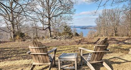Outdoor Family Fun: Large Home by Beaver Lake!