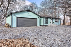 House (4 Bedrooms) | Interior - Outdoor Family Fun: Large Home by Beaver Lake! (Eureka Springs)