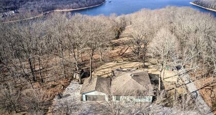 Outdoor Family Fun: Large Home by Beaver Lake!