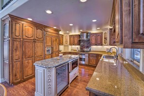 House (3 Bedrooms) | Interior - 4 Mi to Dtwn Truckee: Tahoe Donner Home w/ Hot Tub (Truckee)