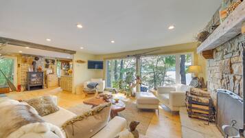 House (3 Bedrooms) | Front of property