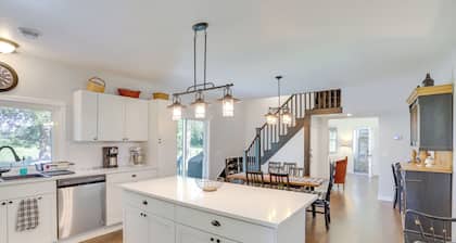 South Haven Farmhouse w/ Fire Pit, 4 Mi to Beach!
