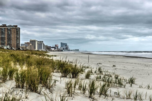 Interior - Cozy Ventnor Getaway: Walk to Public Beach! (Ventnor City)