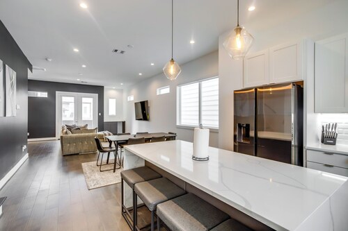 Inviting H-town Home Near Shops & Golf Courses!