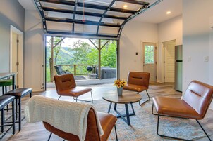 House (6 Bedrooms) | Interior