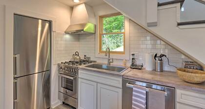 Hot Tub & Mountain Views: Secluded Marion Escape!