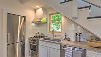 House (6 Bedrooms) | Interior