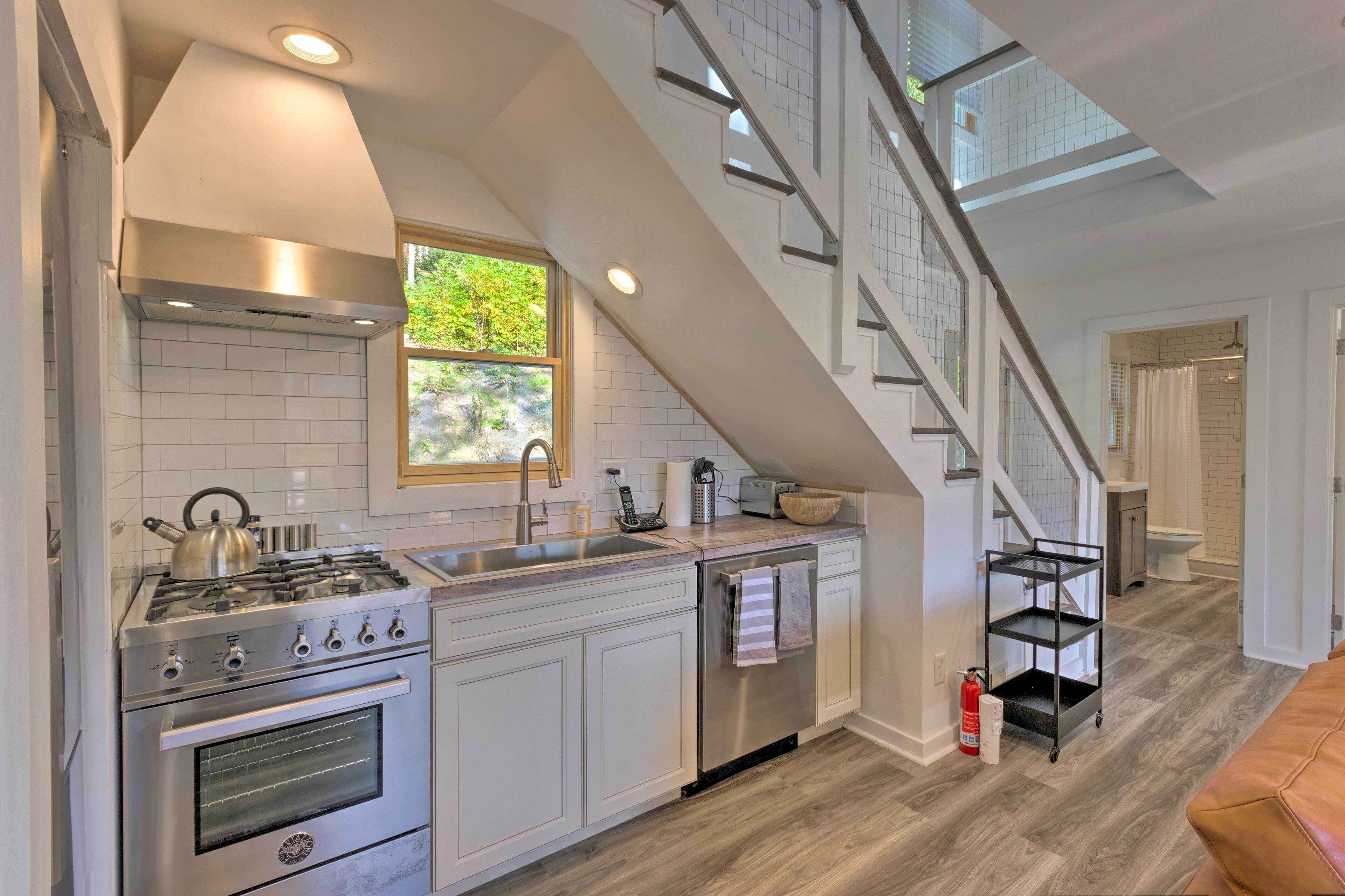 House (6 Bedrooms) | Interior