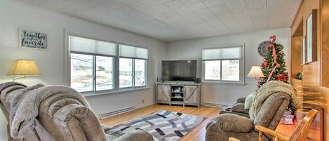 House (3 Bedrooms) | Front of property