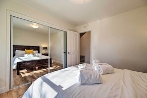 House (4 Bedrooms) | Interior - Hot Tub & Mtn Views: Peaceful Columbia Retreat! (Columbia)
