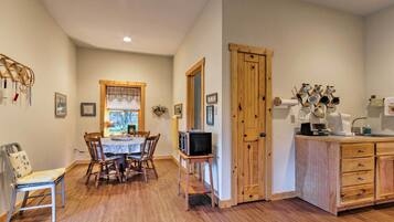 Apartment (1 Bedroom) | Interior