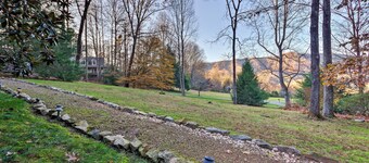 Quaint Apt ~ 5 Miles to Appalachian Trail & Lake!