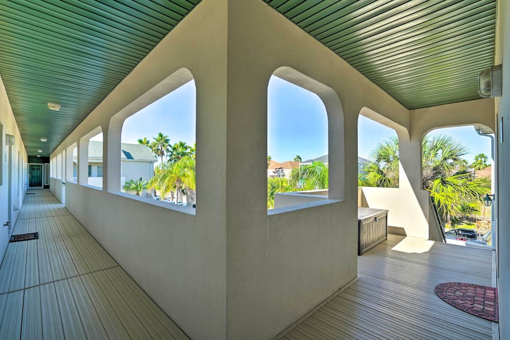 Coastal Condo w/ Pool in South Padre Island! - South Padre Island, TX