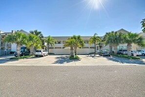 Interior - Coastal Condo w/ Pool in South Padre Island! (South Padre Island)