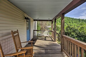 Interior - Spacious Faber Home w/ Yard, Steps to Winery! (Faber)