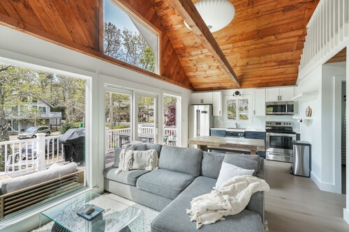 Family Friendly 5 Bedroom, Walk to Town, Beach & Ferry