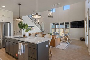 Private kitchen | Fridge, oven, dishwasher, coffee/tea maker - No Bad Days 5 Bedroom Townhouse (St. George)