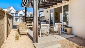 A patio area with wicker furniture and a pergola structure. - No Bad Days 5 Bedroom Townhouse (St. George)