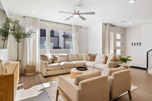 聯排別墅, 4 間臥室 | 起居區 | 智慧型電視、串流服務