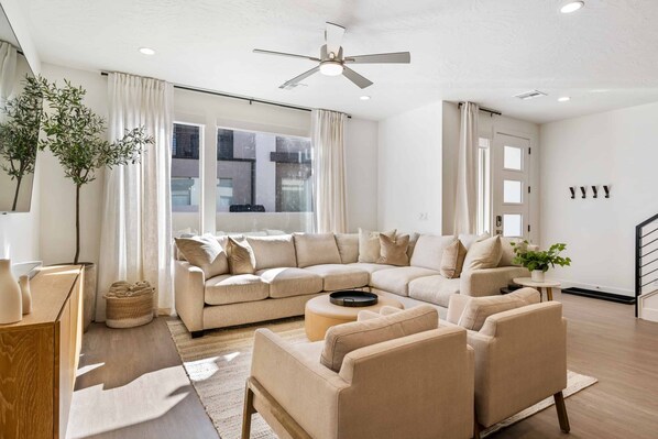 Living area | Smart TV, streaming services