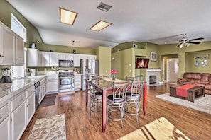 House (4 Bedrooms) | Interior