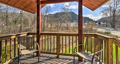 Damascus Apt w/ Views, Walk to Shops + Parks!