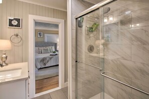 House (3 Bedrooms) | Interior - Modern Home ~ 2 Mi to Cranmore Mountain Resort! (North Conway)