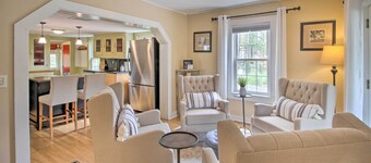 Modern Home ~ 2 Mi to Cranmore Mountain Resort!