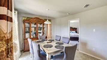 House (3 Bedrooms) | Interior