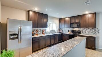 Rumah (3 Bedrooms) | Dapur pribadi | Microwave, oven, kompor, dan mesin pencuci piring