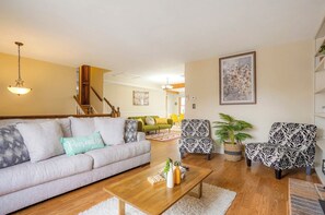 Smart TV, videogiochi, tavolo da calcetto