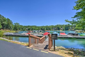 Apartment (2 Bedrooms) | Interior - Resort-style Condo w/ Balcony on Lake Keowee (Salem)