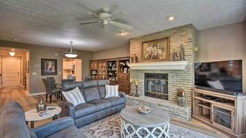 Apartment (2 Bedrooms) | Front of property