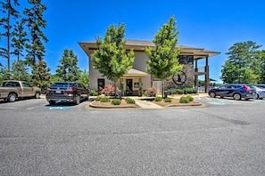 Apartment (2 Bedrooms) | Interior - Resort-style Condo w/ Balcony on Lake Keowee (Salem)