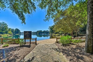 Apartment (2 Bedrooms) | Interior - Resort-style Condo w/ Balcony on Lake Keowee (Salem)