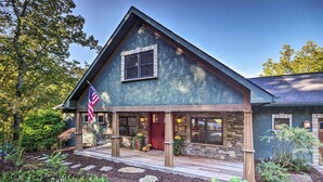 House (3 Bedrooms) | Interior - Huge Black Mountain Home w/ Mountain Views (Black Mountain)