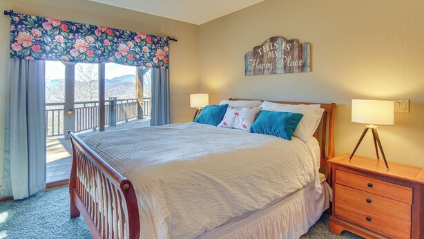 House (3 Bedrooms) | Interior - Huge Black Mountain Home w/ Mountain Views (Black Mountain)