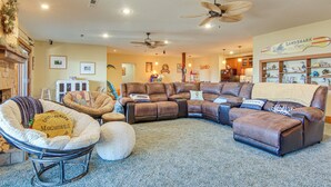 House (3 Bedrooms) | Interior - Huge Black Mountain Home w/ Mountain Views (Black Mountain)