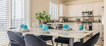 Peaceful 4BR Home With Mountain View