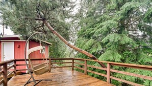 Terrace/patio - Pet-friendly Sandy Cabin w/ Spacious Fire Pit! (Sandy)