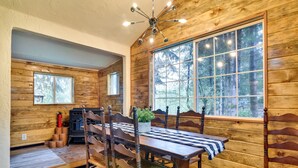 Dining - Pet-friendly Sandy Cabin w/ Spacious Fire Pit! (Sandy)
