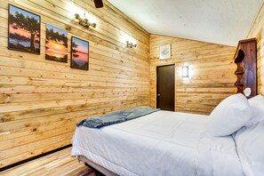 3 bedrooms, laptop workspace, iron/ironing board, bed sheets - Pet-friendly Sandy Cabin w/ Spacious Fire Pit! (Sandy)