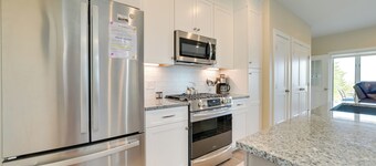 Beachfront De Tour Village Townhome w/ Patio!