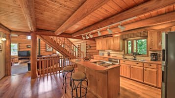 House (3 Bedrooms) | Interior