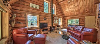 Large Cabin w/ Fire Pit + Grill on 34 Acres!